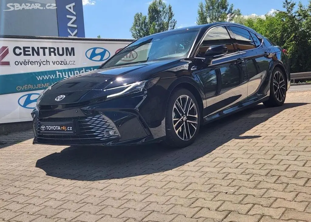 Toyota Camry 2.5-1.MAJ.-HYBRID-MAX VÝBAVA